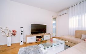Eastside Apartment Bar